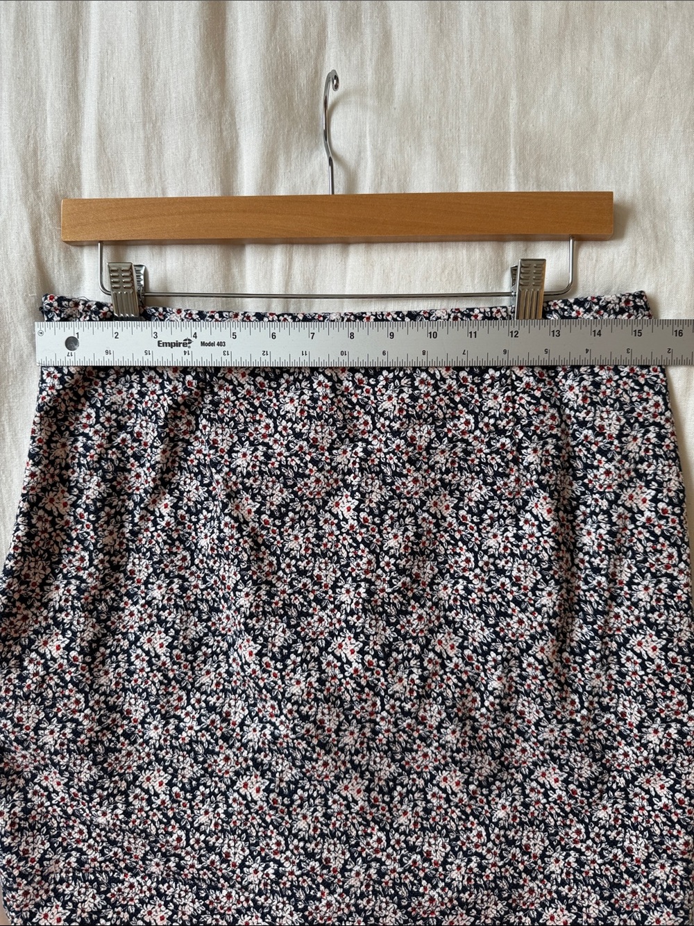 Banana Republic Floral Mini Skirt Button Pockets Navy White Preppy Woman Size 8 - Picture 7 of 9